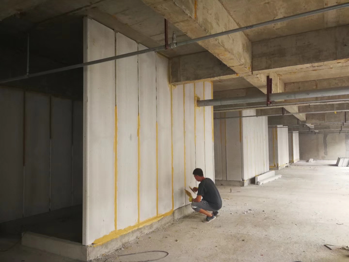 孟津无机发泡轻骨料混凝土隔墙板施工技术性能研究